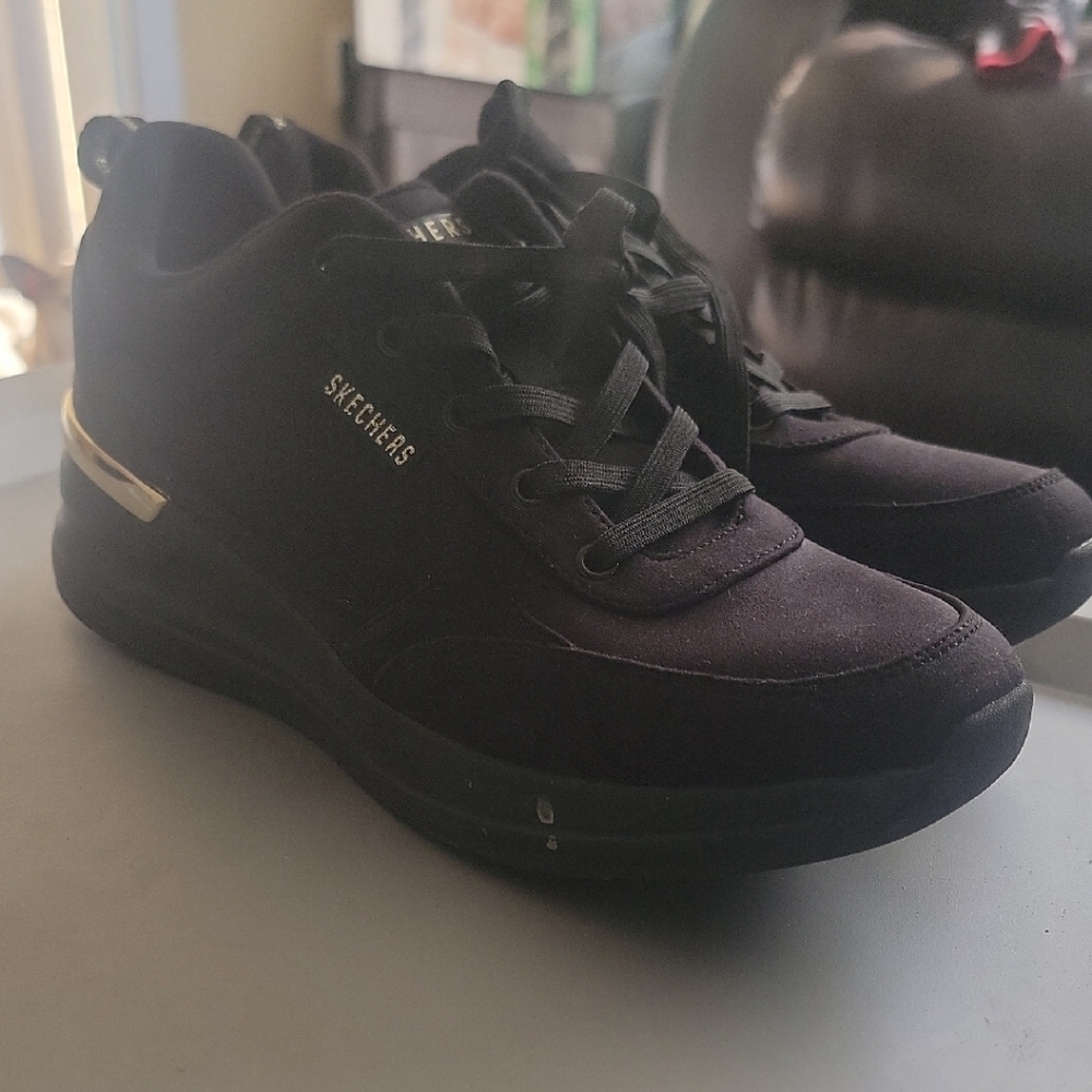 Skechers Women's Black and Gold Athletic Shoes